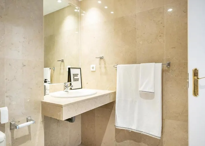 Senorio De Aloha 2 Bedroom Within Walking Distance To Puerto Banus 아파트 마르베야